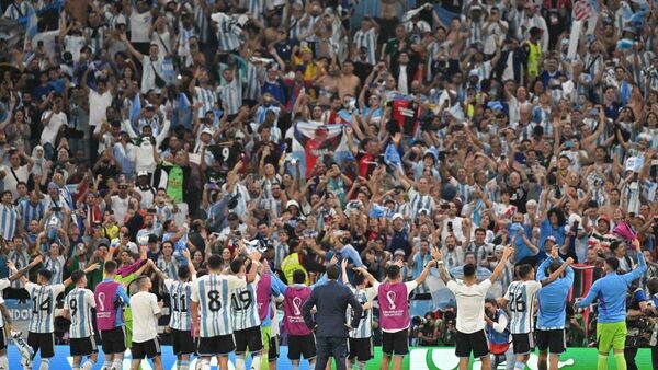 La hinchada argentina galardonada en los premios The Best
