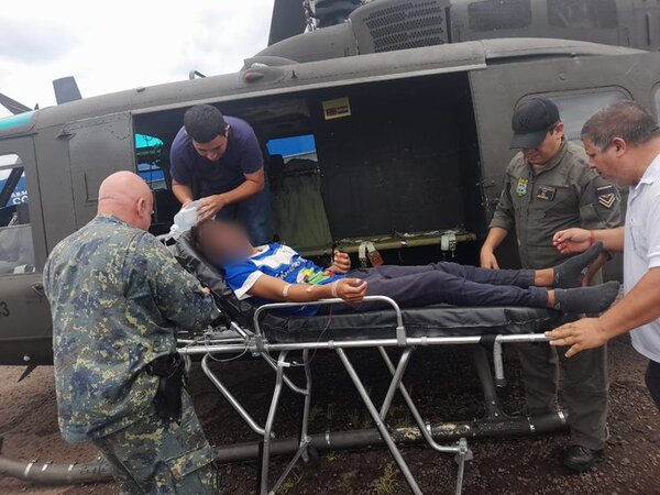 En helicóptero de la FTC trasladan a indígena mordido por una serpiente