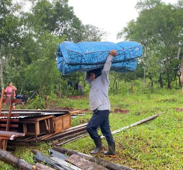 Zulma y César Ocampos entregaron aportes solidarios a damnificados olvidados de Cerro Corá
