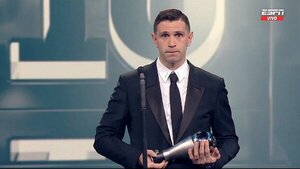 El Dibu Martínez, mejor portero del año