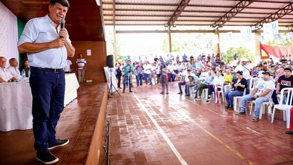 Efraín asegura que siguen hablando y no descarta la unidad opositora