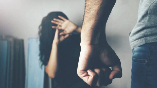 Niña de 14 años denuncia al papá de su hija por amenaza de muerte