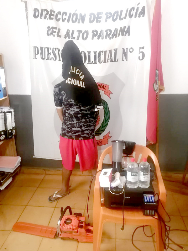 Detienen a un joven y un adolescente que desvalijaron escuela en el km 8 de CDE - La Clave