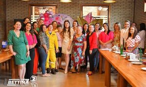 Bettina Aguilera homenajeó a las mujeres paraguayas en su día