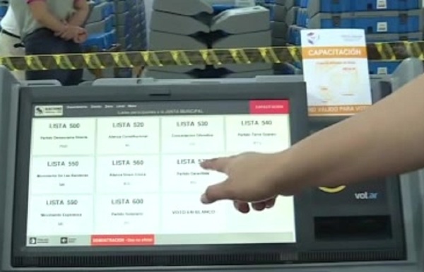 Llamativo candidato en simulador del TSJE - C9N