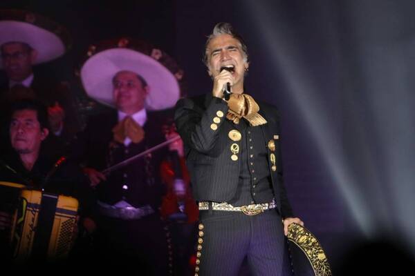 "Mátalas", Alejandro Fernández aclaró que no hace apología al feminicidio