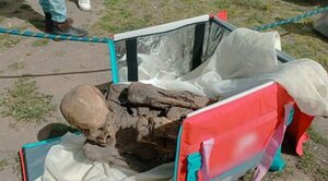 Hallan momia prehispánica en la bolsa de un repartidor de comida en Perú