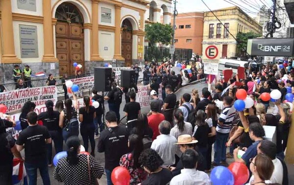 Contadores protestan contra fallas en el sistema Marangatu de la SET – Prensa 5