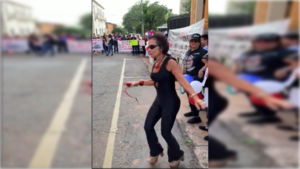 [VIDEO] La contadora que acaparó con su baile sexy en manifestación frente a la SET
