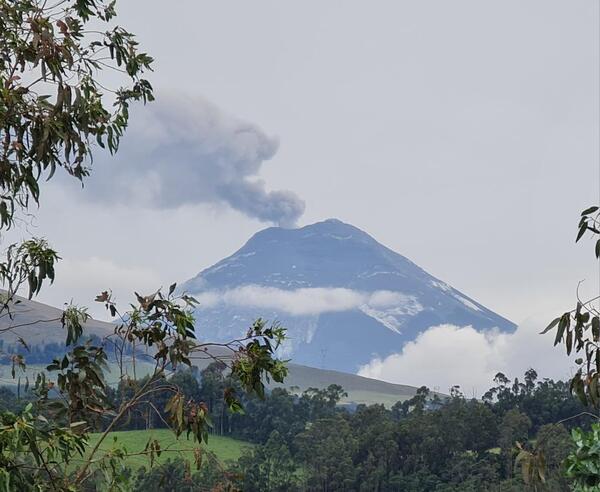 Alerta en Ecuador por la caída leve de ceniza del volcán Cotopaxi - Unicanal