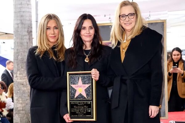 Courteney Cox descubrió su estrella en Hollywood rodeada de Jennifer Aniston y Lisa Kudrow - Gente - ABC Color