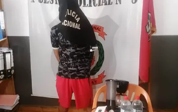 Entregó a su hijo a la policía por robar en una escuela - Noticiero Paraguay