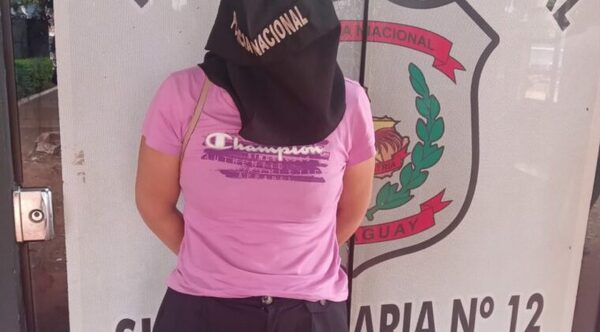 A los golpes: regresó de España, peleó con su hija para que deje la casa y fue detenida