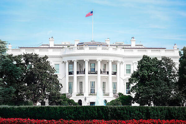 La Casa Blanca da 30 días a las agencias federales para eliminar TikTok - Revista PLUS