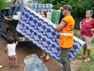 Asisten a familias afectadas por inundaciones en el norte del país · Radio Monumental 1080 AM