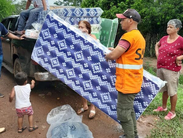 Asisten a familias afectadas por inundaciones en el norte del país · Radio Monumental 1080 AM