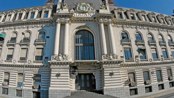 Aduana argentina reclama más de 50 millones de dólares a cuatro cerealeras - Revista PLUS