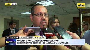 Ujieres y actuarios se manifestaron - ABC Noticias - ABC Color