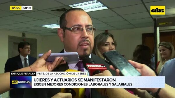 Ujieres y actuarios se manifestaron - ABC Noticias - ABC Color