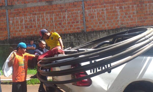 Capturan a rateros que intentaban robar rollo de caño de una seccional