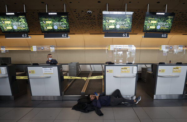 Incertidumbre en aeropuertos colombianos tras el cese de operaciones de la aerolínea Viva Air - MarketData
