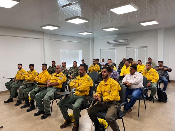 Impulsaron capacitaciones sobre el comportamiento del fuego teniendo como receptores a bomberos en Filadelfia