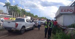 La Nación / Hallan camioneta sustraída del departamento de Ederson Salinas y detienen a dos personas