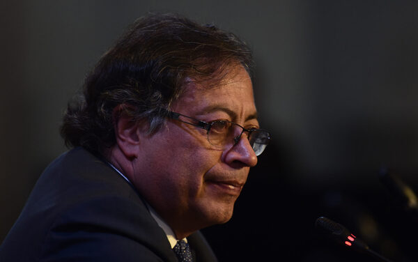 Petro sugiere que Satena atienda a los pasajeros afectados por la crisis de Viva Air - MarketData