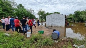 Salud Pública asiste a damnificados por inundaciones en Vallemí