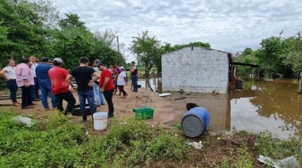 Salud Pública asiste a damnificados por inundaciones en Vallemí