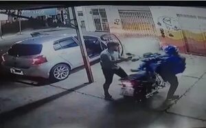Video: preocupa auge de robos de motocicletas a repartidores “delivery” - Policiales - ABC Color