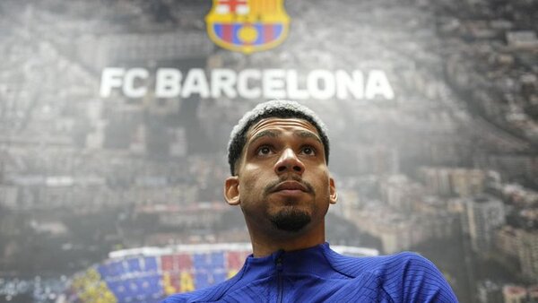 Ronald Araujo respalda a Xavi como DT del Barcelona