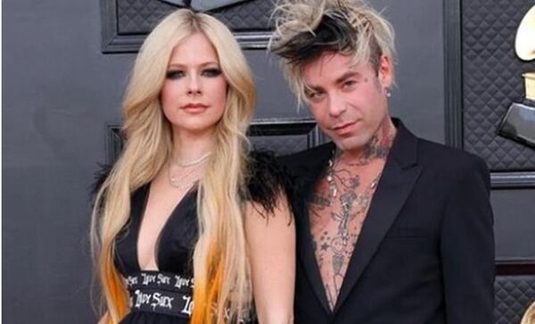 Exprometido de Avril Lavigne "roto" tras separación con la cantante