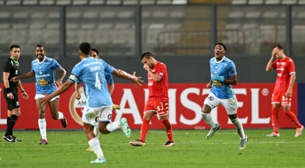 Nacional se derrumba ante Cristal y queda afuera de la Copa Libertadores - Radio Imperio