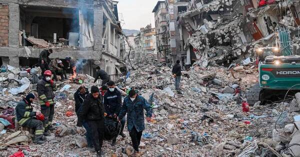 La Nación / Más de 50.000 muertos el saldo del terremoto