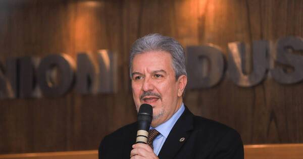 La Nación / Titular de UIP califica de medida política y de desesperación