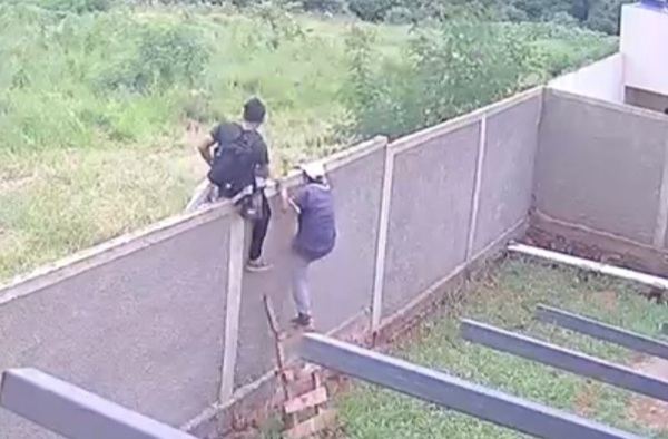 Dos delincuentes pelaron una vivienda en el barrio San Juan Neuman - Radio Imperio