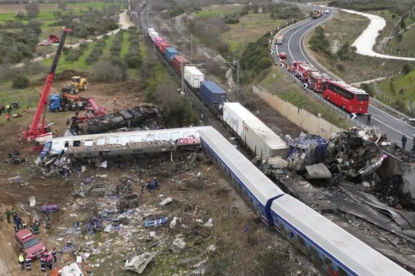 Grecia: coque deja al menos 36 muertos y decenas de heridos - Radio Imperio