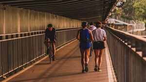 Caminar 11 minutos al día reduce la muerte prematura, según estudio