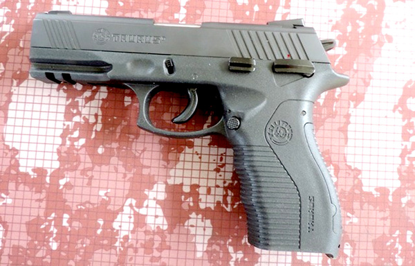 Militar desatento olvidó su mochila con su arma en un colectivo de CDE - La Clave