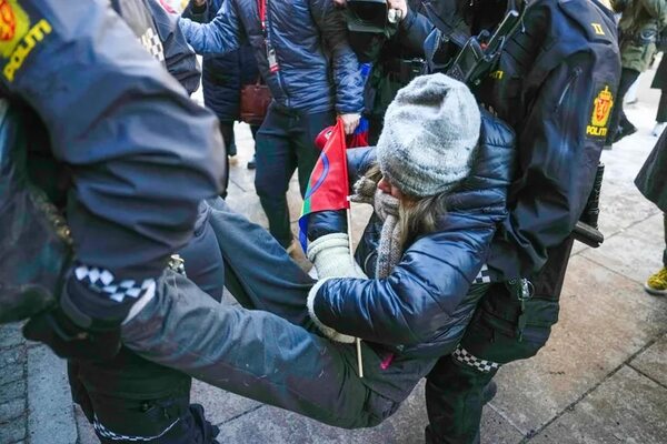 Desalojan a Thunberg y activistas por bloquear varios ministerios noruegos - Mundo - ABC Color