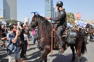Policía usa gases y bombas de sonido para sofocar protestas en Tel Aviv - Mundo - ABC Color