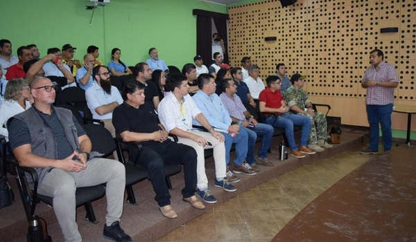 Analizan los niveles del río Paraná en la zona de Ayolas