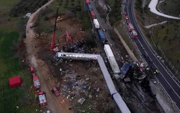 Violento choque de trenes deja decenas de muertos en Grecia – Prensa 5