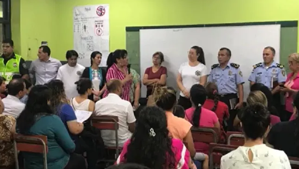 Susto por una amenaza de tiroteo en escuela de San Lorenzo - Noticiero Paraguay