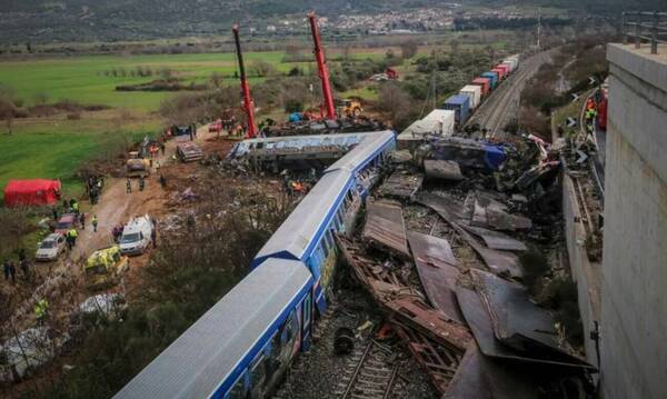 [GALERÍA] Crece la cifra de víctimas fatales en el terrorífico choque de trenes en Grecia: ya son 36