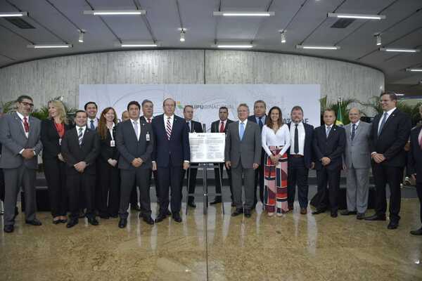 Itaipú salda deuda por construcción y Paraguay adquiere patrimonio en igualdad de condiciones - Revista PLUS