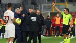 José Mourinho es sancionado por increpar al árbitro