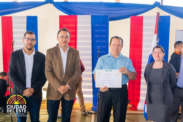 Homenajean a los héroes en el Centro Educativo Municipal - Noticde.com