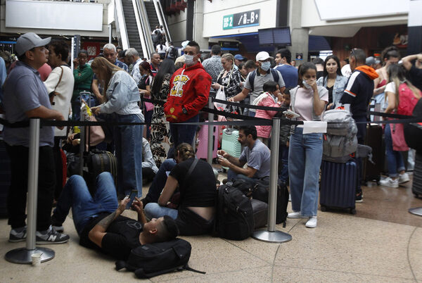 La calma vuelve poco a poco a aeropuertos colombianos tras suspensión de Viva - MarketData